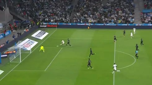 Sánchez se viste de héroe en el Marsella para seguir al asecho del PSG.