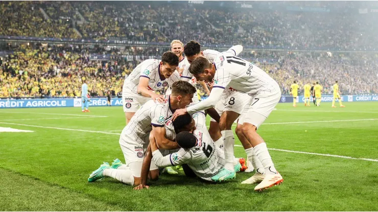 Video: Impresionante asistencia de Suazo en goleada del Toulouse.