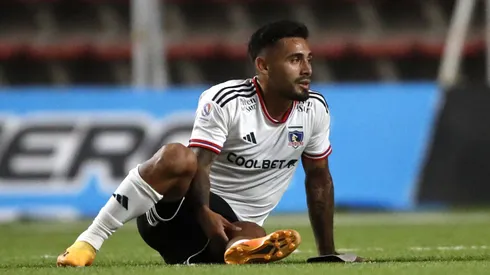 Marcos Bolados abandona la cancha ante Calera por lesión.