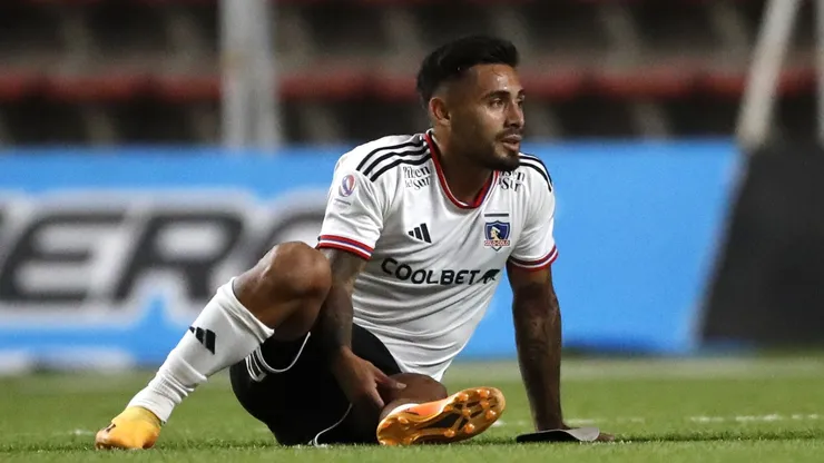Marcos Bolados abandona la cancha ante Calera por lesión.