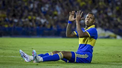 Sebastián Villa puede perderse el partido con Colo Colo.