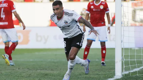 Dario Lezcano y uno de sus goles en Colo Colo. Crédito: ATON