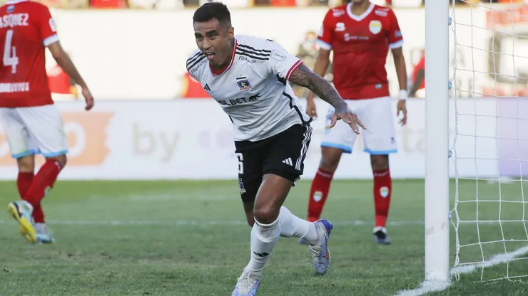 Dario Lezcano y uno de sus goles en Colo Colo. Crédito: ATON