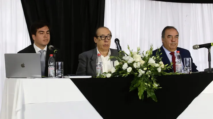 Los accionistas increparon a Stöhwing.