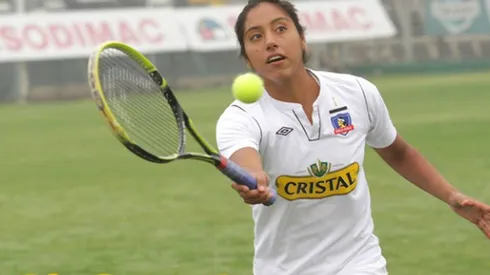 Una colocolina en problemas: Daniela Seguel forzada a hacer una rifa