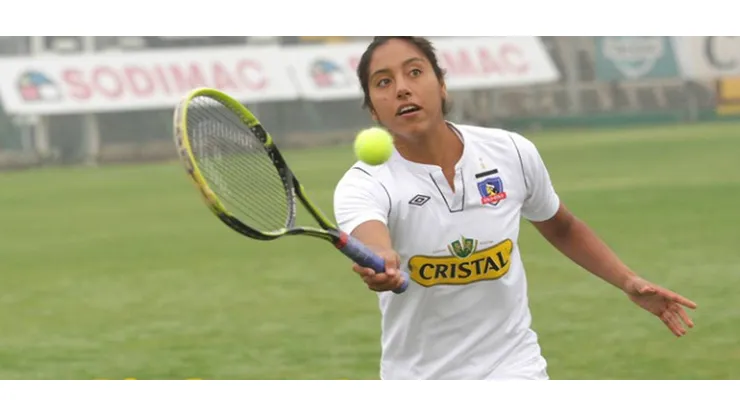 Una colocolina en problemas: Daniela Seguel forzada a hacer una rifa