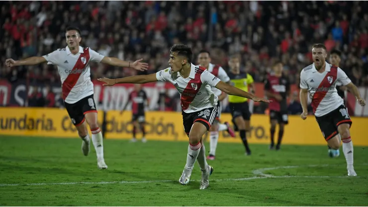 Pablo Solari celebrando su gol en River.