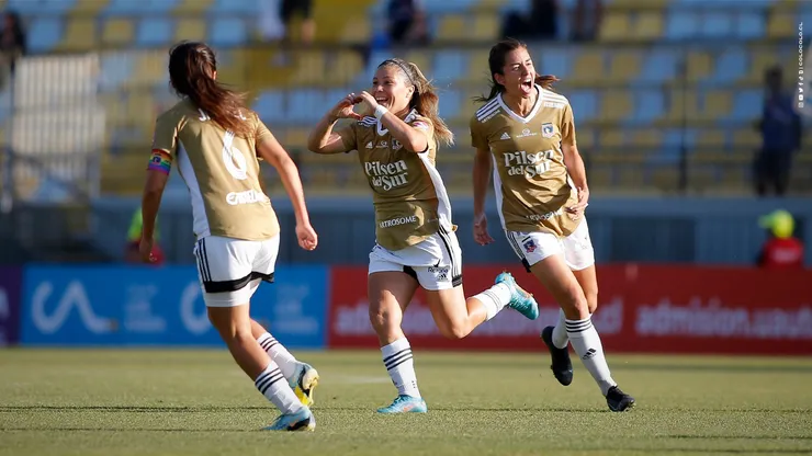 Yanara Aedo celebrando la conquista de Colo Colo en la final.