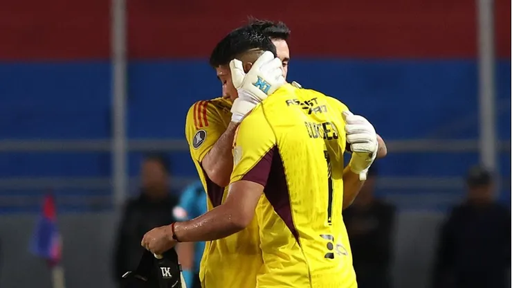 Formador de Claudio Bravo llena de elogios a Fernando de Paul.