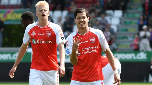 Miiko Albornoz anota y es campeón en Dinamarca. Crédito: Vejle.