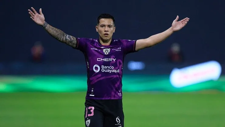 En Independiente del Valle le dan un portazo a Colo Colo por Matías Fernández.