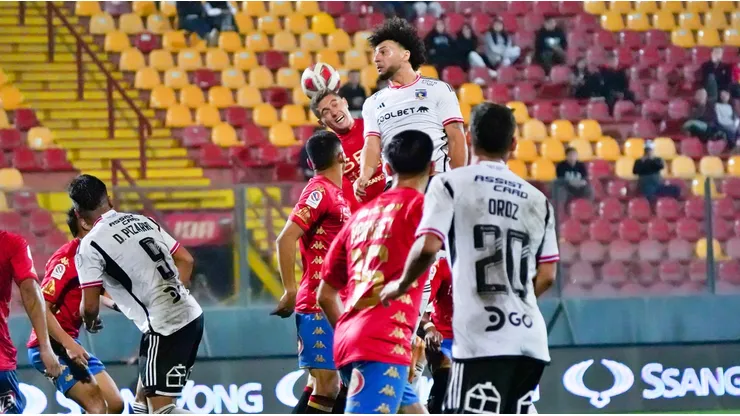 Colo Colo y Unión Española firman tablas en el Estadio Santa Laura.