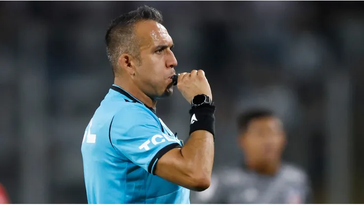 Héctor Jona será el árbitro principal del duelo entre Colo Colo y Unión Española