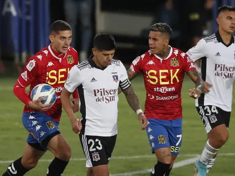 Figura de Unión Española llena de flores a Colo Colo