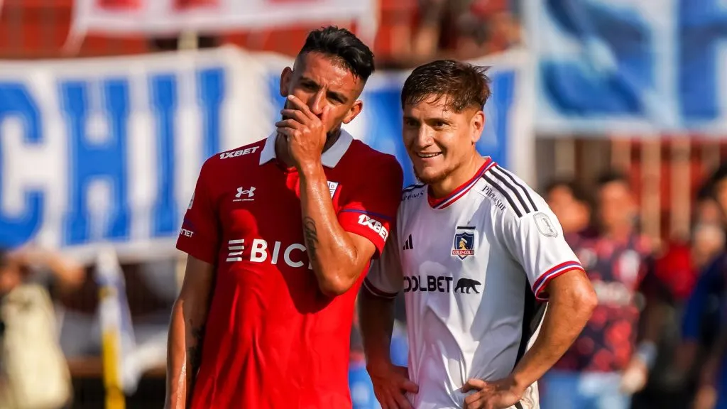 Mauricio Isla enfrentando a Colo Colo.