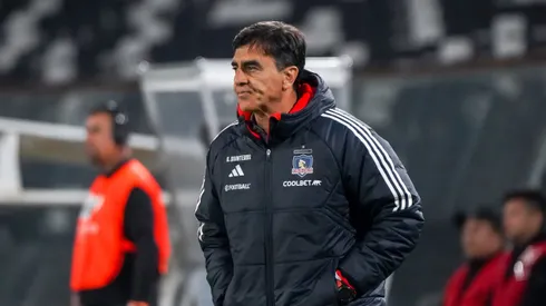 Gustavo Quinteros le mete presión a Darío Lezcano y Leandro Benegas.