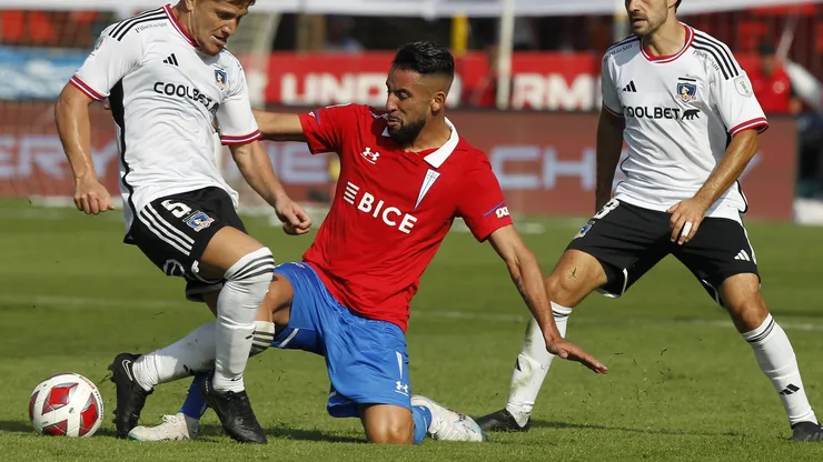 Mauricio Isla vs Colo Colo. Crédito: Photosport