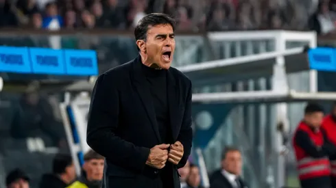 Claudio Borghi ve enojado a Gustavo Quinteros en Colo Colo.