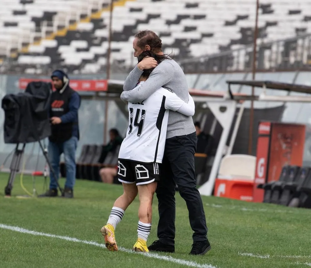 Luis Mena junto a Javiera Grez en el Colo Colo vs Deportes Puerto Montt.