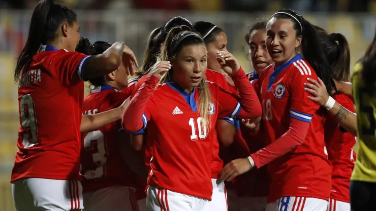 La Roja femenina se mide ante Brasil.