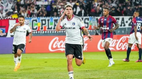 Jean Beausejour se alegra por Carlos Palacios en Colo Colo.