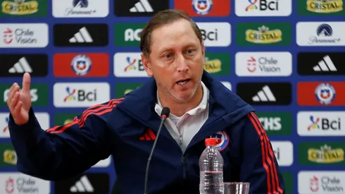 Luis Mena prepara su debut con la Roja Femenina.