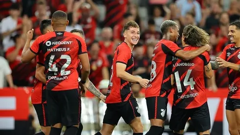 Arriagada y Paranaense quieren soñar con la Libertadores.