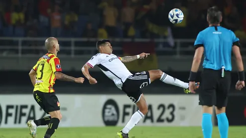 Definen árbitros brasileros para partido de Colo Colo y Pereira.