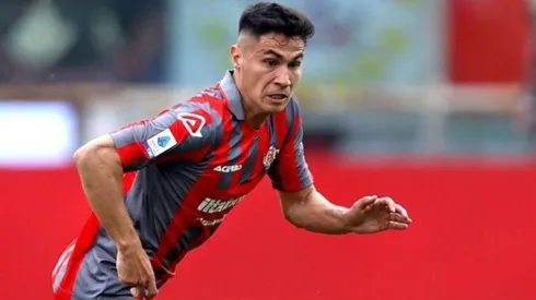 Pablo Galdames intercambió cambió camiseta con un jugador de Colo Colo. Crédito: Cremonese.