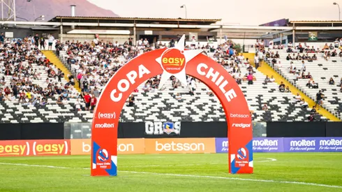 Colo Colo recibe a Unión La Calera por Copa Chile.