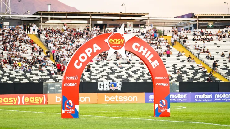 Colo Colo recibe a Unión La Calera por Copa Chile.
