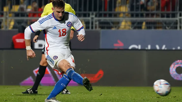 La alegría de Bruno Barticciotto en su debut goleador con La Roja