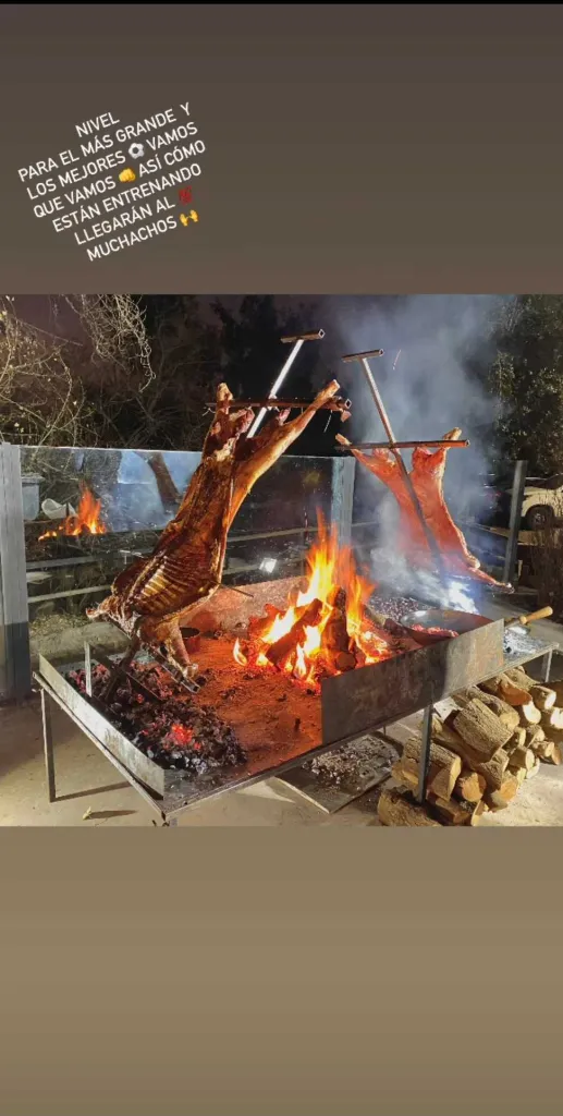 Plantel de Colo Colo comparte un asado en medio de su intertemporada en Pirque