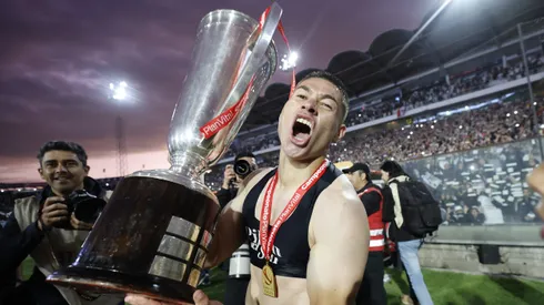 La felicidad de Óscar Opazo tras arribar a Chile para firmar por Colo Colo.