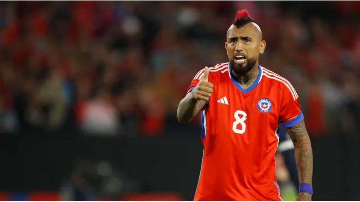 Piden que Arturo Vidal pueda regresar pronto a Colo Colo.