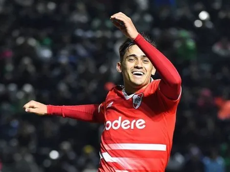 Pablo Solari entrega asistencia y convierte golazo en Argentina