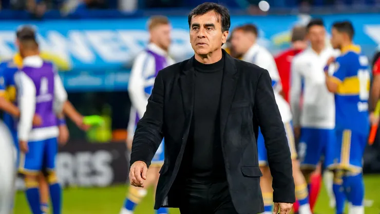 Gustavo Quinteros busca reforzar a Colo Colo en este mercado de pases.