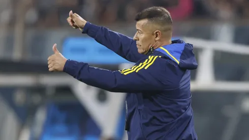 Jorge Almirón en el Monumental dirigiendo a Boca Juniors.