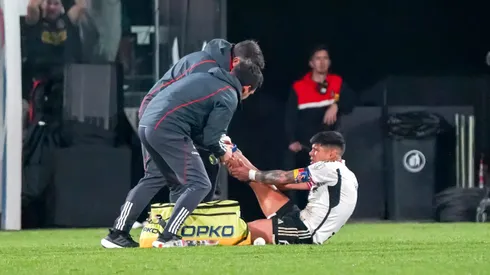 Esteban Pavez pone paños fríos tras salir lesionado en Colo Colo.