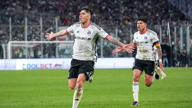 ¡Colo Colo lo da vuelta! Carlos Palacios se despacha con un doblete ante Huachipato.