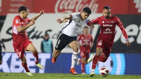 Claudio Borghi pierde la paciencia con Damián Pizarro.