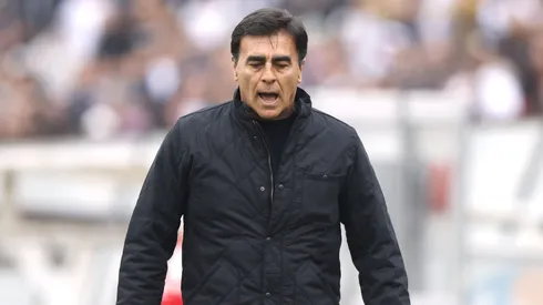 Gustavo Quinteros y su informe árbitral. Crédito: Photosport