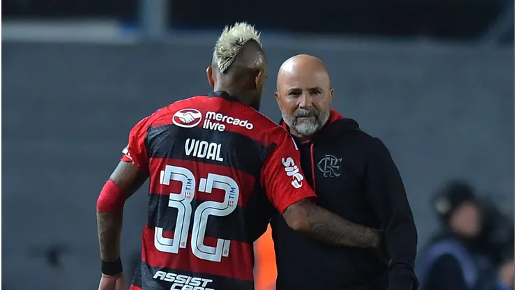 Claudio Borghi arremete contra Vidal por críticas a Sampaoli.