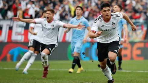 Damián Pizarro anota el primero para Colo Colo.