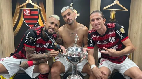 Filipe Luis se despidió de Arturo Vidal, quien se marcó del Flamengo.