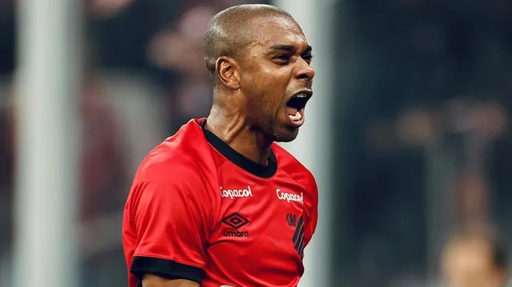 La dupla en el mediocampo de Arturo Vidal será Fernandinho. Crédito: Athletico Paranaense.