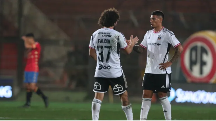 Jorge Valdivia alaba a Maximiliano Falcón y Alan Saldivia en Colo Colo.