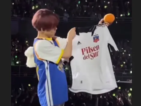 Banda de K-pop la rompe con camiseta de Colo Colo
