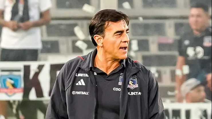Alfredo Stohwing se refiere al futuro de Gustavo Quinteros en Colo Colo.
