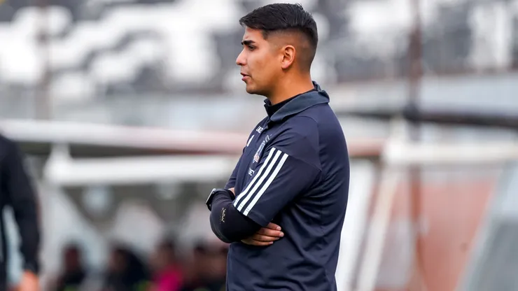 Mario González le dio la bienvenida a Tatiele Silveira, la nueva DT de las Albas.